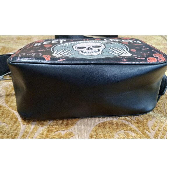 👉LAST CHANCE‼️ Halloween Ready "Keep Kreepy" Skeleton Crossbody Pouch - Picture 4 of 14